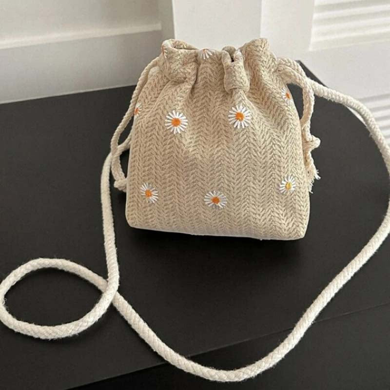 Casual Daisy Straw Bag