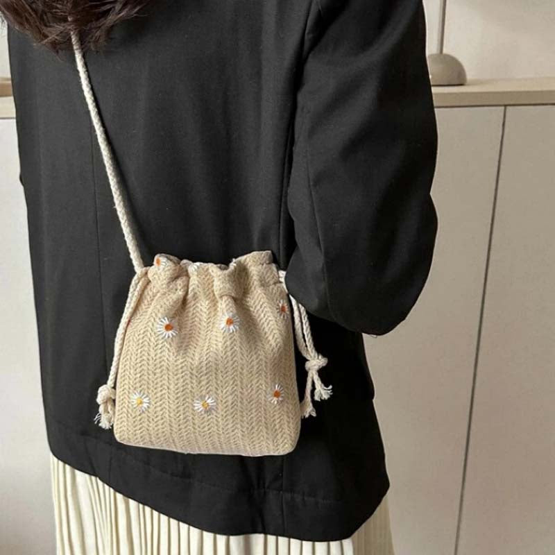 Casual Daisy Straw Bag