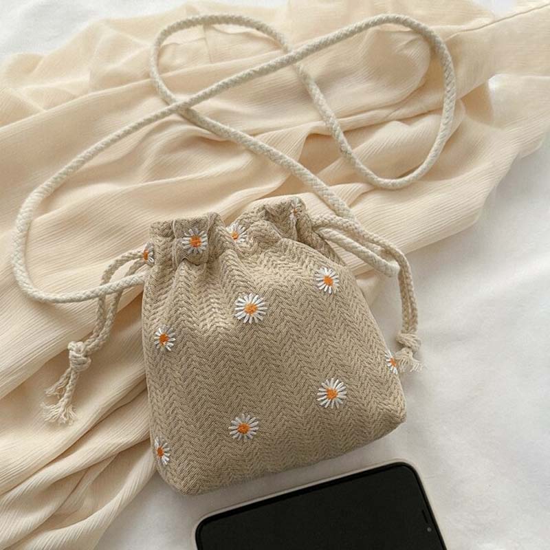 Casual Daisy Straw Bag